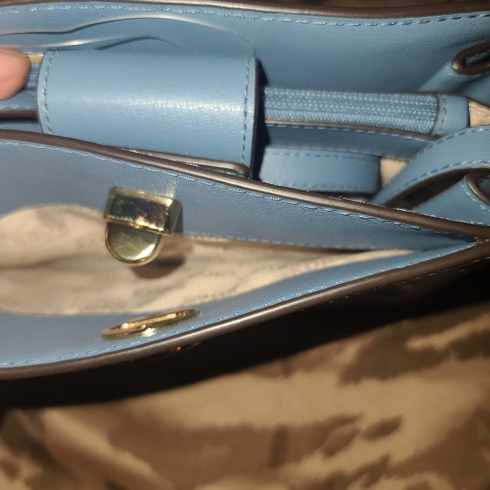 MICHAEL Kors Purse - Picture 15 of 16